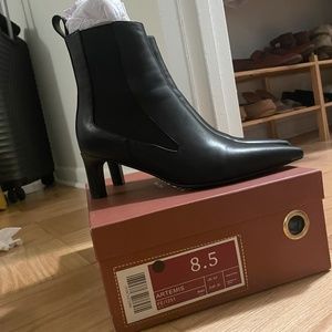 Torgeis Artemis | Black Booties - image 1